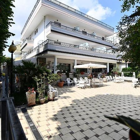 Hotel Criniera D'Oro Rimini Exterior photo