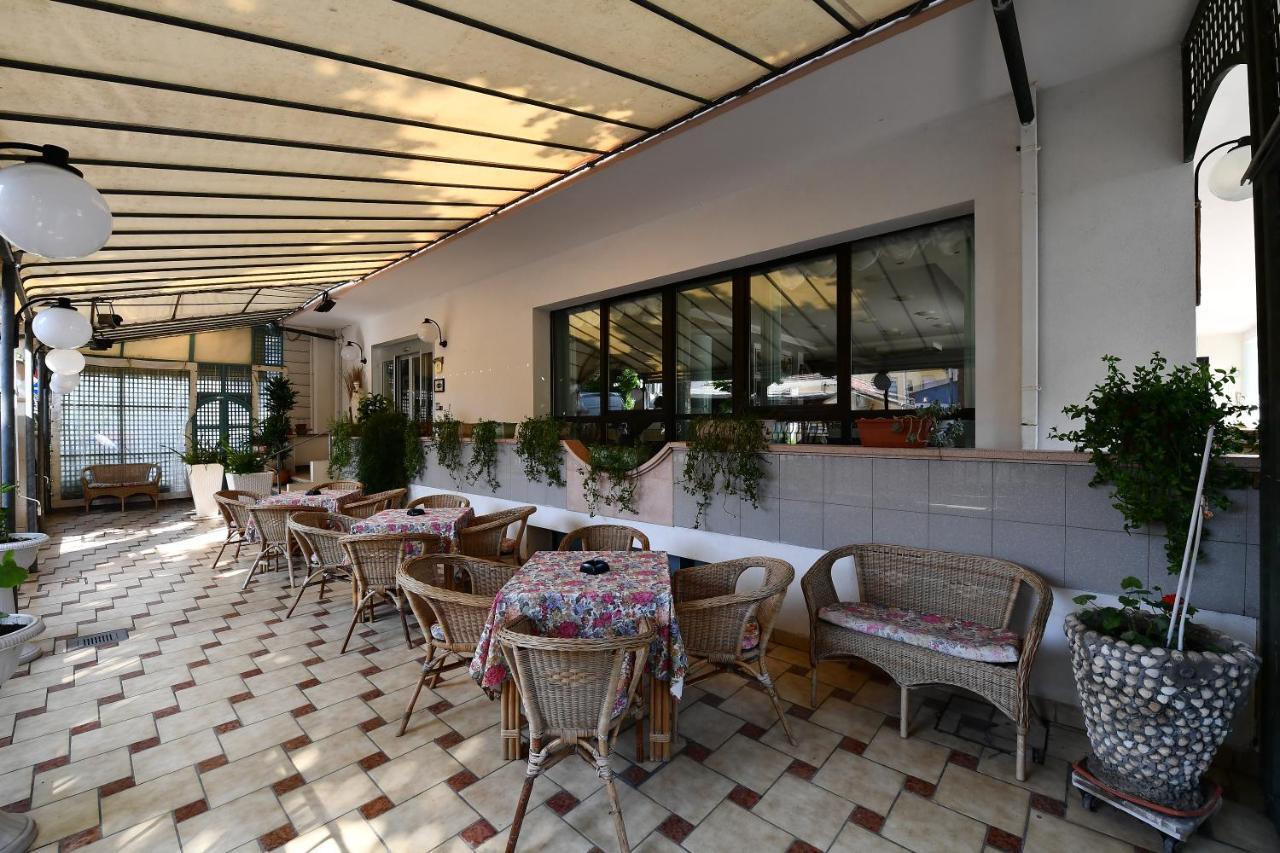 Hotel Criniera D'Oro Rimini Exterior photo